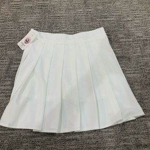 NWT White Women’s Pleated‎ Mini Skirt Side Button Size Med